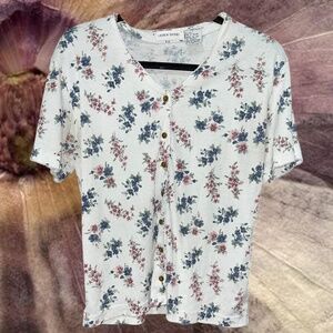 90’s floral button-up shirt. Faux wooden buttons. Cute eyelet crochet lace